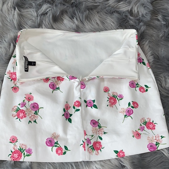 Express white floral back zip skirt - Picture 4 of 6